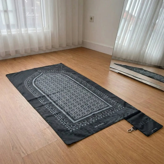 Tapis de prière de voyage Nusa Fold – Amman – Noir
